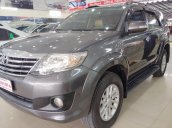 Bán Toyota Fortuner 2.7V năm sản xuất 2014, màu xám như mới