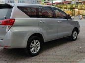 Bán Toyota Innova 2.0E đời 2017, màu bạc, chính chủ  