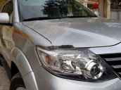 Cần bán gấp Toyota Fortuner AT năm 2013, màu bạc số tự động