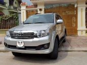 Cần bán gấp Toyota Fortuner AT năm 2013, màu bạc số tự động