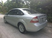 Cần bán Ford Focus 1.8MT 2009, màu bạc xe gia đình