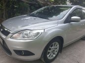 Cần bán Ford Focus 1.8MT 2009, màu bạc xe gia đình