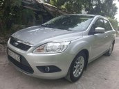 Cần bán Ford Focus 1.8MT 2009, màu bạc xe gia đình