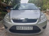 Cần bán Ford Focus 1.8MT 2009, màu bạc xe gia đình