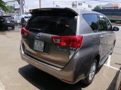 Cần bán xe Toyota Innova 2.0 E năm 2017 xe gia đình