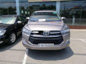 Cần bán xe Toyota Innova 2.0 E năm 2017 xe gia đình