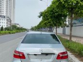 Cần bán Mercedes E250 đời 2012, màu bạc, 750 triệu