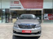 Cần bán Toyota Fortuner 2.7V 4x2AT 2013, màu bạc, đi 156.000 km, giá tốt