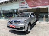 Cần bán Toyota Fortuner 2.7V 4x2AT 2013, màu bạc, đi 156.000 km, giá tốt