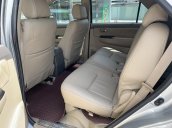 Cần bán Toyota Fortuner 2.7V 4x2AT 2013, màu bạc, đi 156.000 km, giá tốt