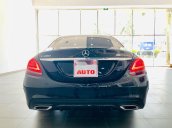 Cần bán gấp Mercedes C300 đời 2018, màu đen