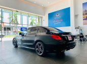 Cần bán gấp Mercedes C300 đời 2018, màu đen