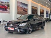 Cần bán gấp Mercedes C300 đời 2018, màu đen