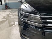 Cần bán lại xe Volkswagen Tiguan đời 2017, màu đen, nhập khẩu nguyên chiếc 