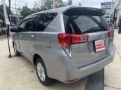 Bán Toyota Innova E đời 2016, màu bạc, máy chất