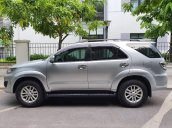 Cần bán gấp xe Fortuner đời 2013, 2.7Vx2, màu bạc, xe một chủ từ đầu