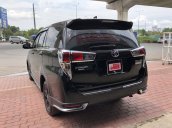 Cần bán nhanh chiếc xe Toyota Innova Venturer năm 2018, màu đen