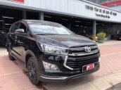 Cần bán nhanh chiếc xe Toyota Innova Venturer năm 2018, màu đen