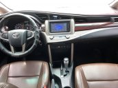 Cần bán nhanh chiếc xe Toyota Innova Venturer năm 2018, màu đen