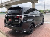 Cần bán nhanh chiếc xe Toyota Innova Venturer năm 2018, màu đen