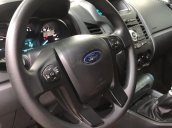 Bán xe gia đình: Ford Ranger đời 2016, màu xanh lam, số sàn