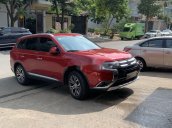 Cần bán lại xe Mitsubishi Outlander năm 2018, màu đỏ  