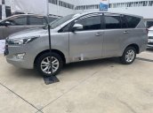 Bán Toyota Innova E đời 2016, màu bạc, máy chất