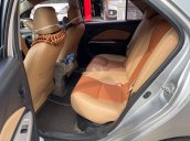 Bán lại xe Toyota Vios 2010, màu bạc, 1 chủ