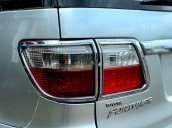Bán Toyota Fortuner 2011, màu bạc xe gia đình