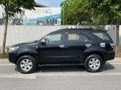 Bán xe Toyota Fortuner 2.7V 4x4 AT đời 2011, màu đen còn mới