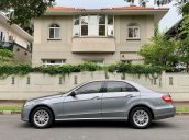 Bán Mercedes E200 đời 2012, màu xám, giá tốt