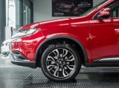 Cần bán xe Mitsubishi Outlander sản xuất năm 2020, màu đỏ giá cạnh tranh