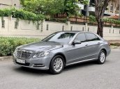 Bán Mercedes E200 đời 2012, màu xám, giá tốt