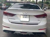 Xe Hyundai Elantra 2.0 AT sản xuất 2017, màu trắng  