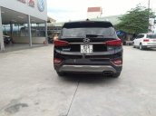 Cần bán gấp Hyundai Santa Fe năm sản xuất 2018, màu đen đã đi 13.000km