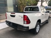 Bán xe Toyota Hilux 2.4E 4x2 AT năm 2020, màu trắng, nhập khẩu  