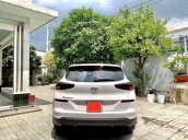 Cần bán xe Hyundai Tucson sản xuất 2019, màu trắng còn mới