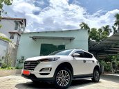 Cần bán xe Hyundai Tucson sản xuất 2019, màu trắng còn mới