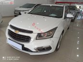 Cần bán lại xe Chevrolet Cruze 1.8AT đời 2017, màu trắng còn mới 