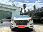 Cần bán xe Hyundai Tucson sản xuất 2019, màu trắng còn mới