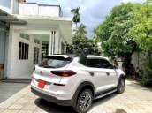 Cần bán xe Hyundai Tucson sản xuất 2019, màu trắng còn mới