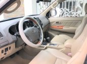 Cần bán gấp Toyota Fortuner đời 2012, màu trắng chính chủ