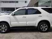 Bán ô tô Toyota Fortuner 2.7V đời 2011, màu trắng còn mới