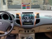 Bán ô tô Toyota Fortuner 2.7V đời 2011, màu trắng còn mới