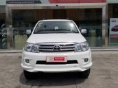 Bán ô tô Toyota Fortuner 2.7V đời 2011, màu trắng còn mới