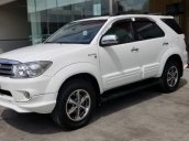 Bán ô tô Toyota Fortuner 2.7V đời 2011, màu trắng còn mới