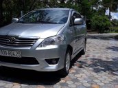 Cần bán gấp Toyota Innova đời 2011 xe gia đình