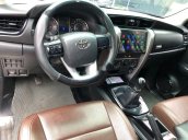 Cần bán lại xe Toyota Fortuner năm sản xuất 2017, màu bạc, nhập khẩu số sàn