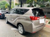 Bán Toyota Innova sản xuất năm 2018 xe gia đình