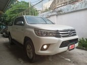 Bán ô tô Toyota Hilux đời 2017, màu trắng, 2 cầu, số tự động